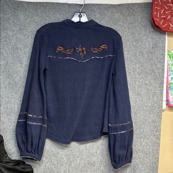 Free People Sundance Kid
Western snap front embroidered Henley blue shirt  xs - Picture 8 of 13